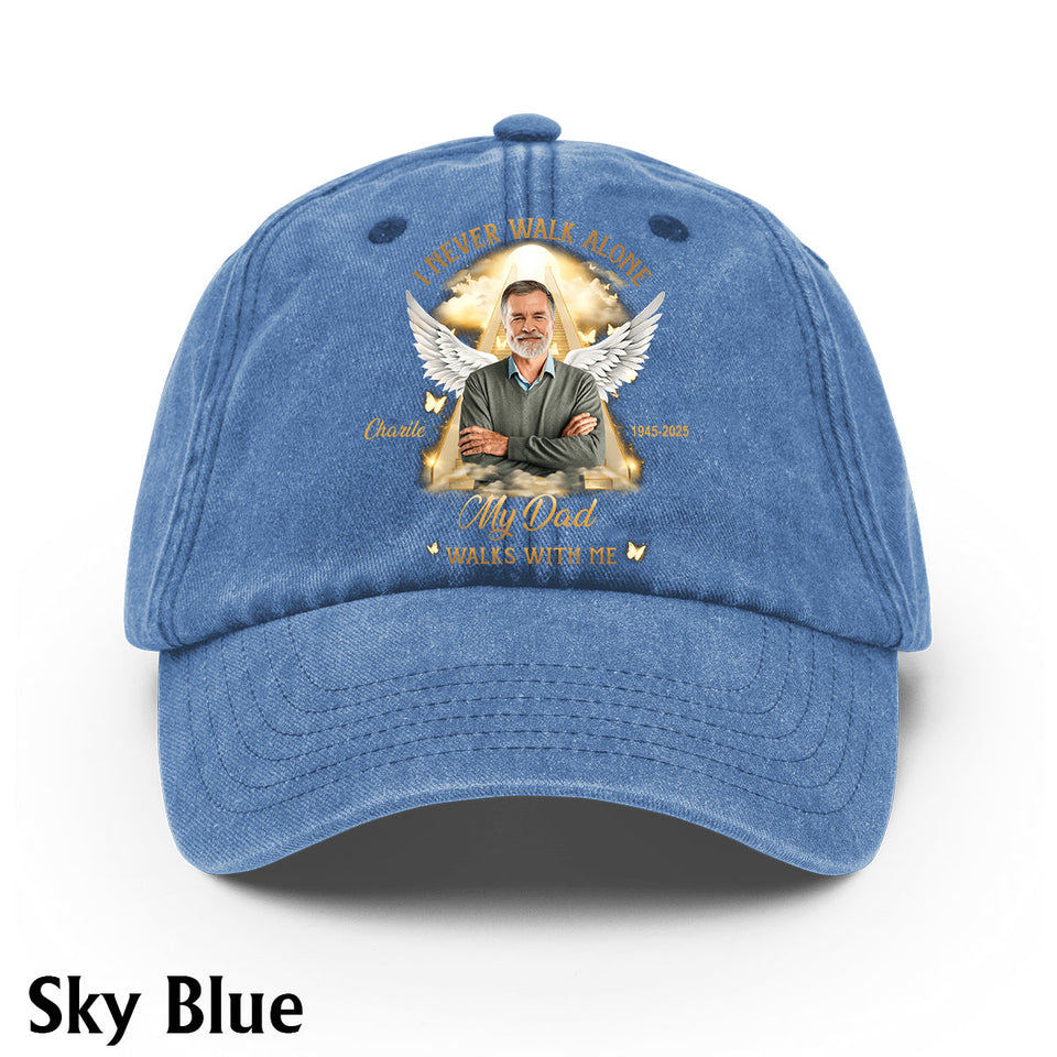 Je ne marche jamais seul - Casquette en denim délavé personnalisée en hommage