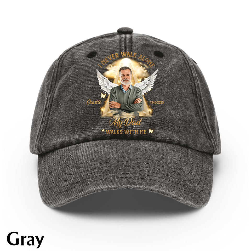 Je ne marche jamais seul - Casquette en denim délavé personnalisée en hommage