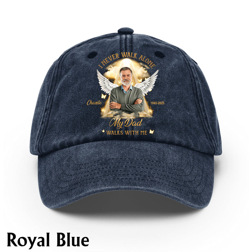 Je ne marche jamais seul - Casquette en denim délavé personnalisée en hommage