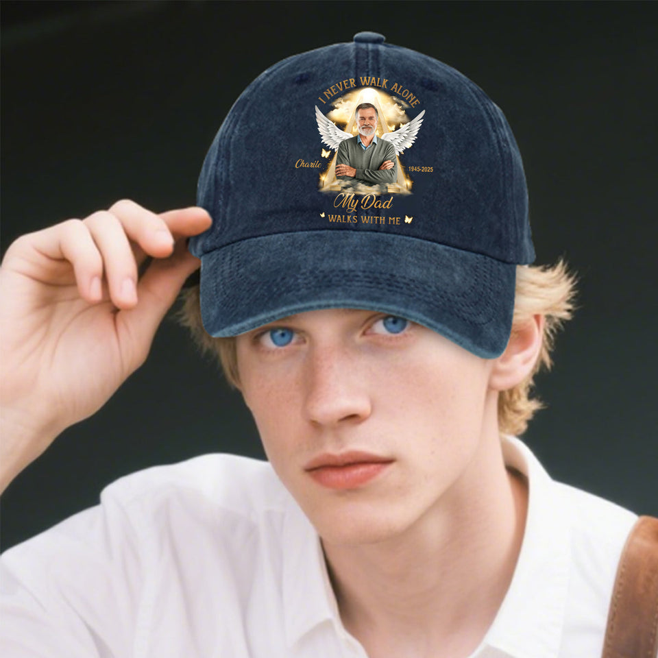 Je ne marche jamais seul - Casquette en denim délavé personnalisée en hommage
