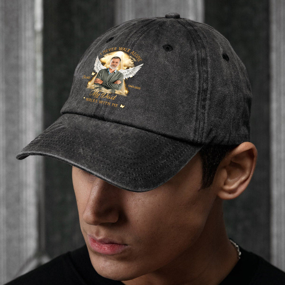 Je ne marche jamais seul - Casquette en denim délavé personnalisée en hommage