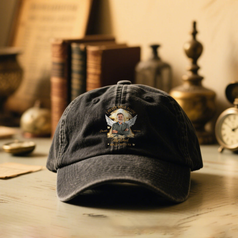 Je ne marche jamais seul - Casquette en denim délavé personnalisée en hommage