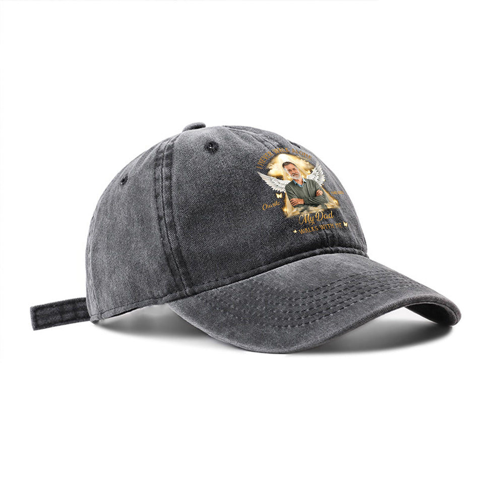 Je ne marche jamais seul - Casquette en denim délavé personnalisée en hommage