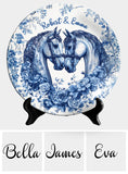 Dieu a béni le chemin sinueux qui m'a mené jusqu'à toi - Assiette ronde en céramique personnalisée avec motif cheval