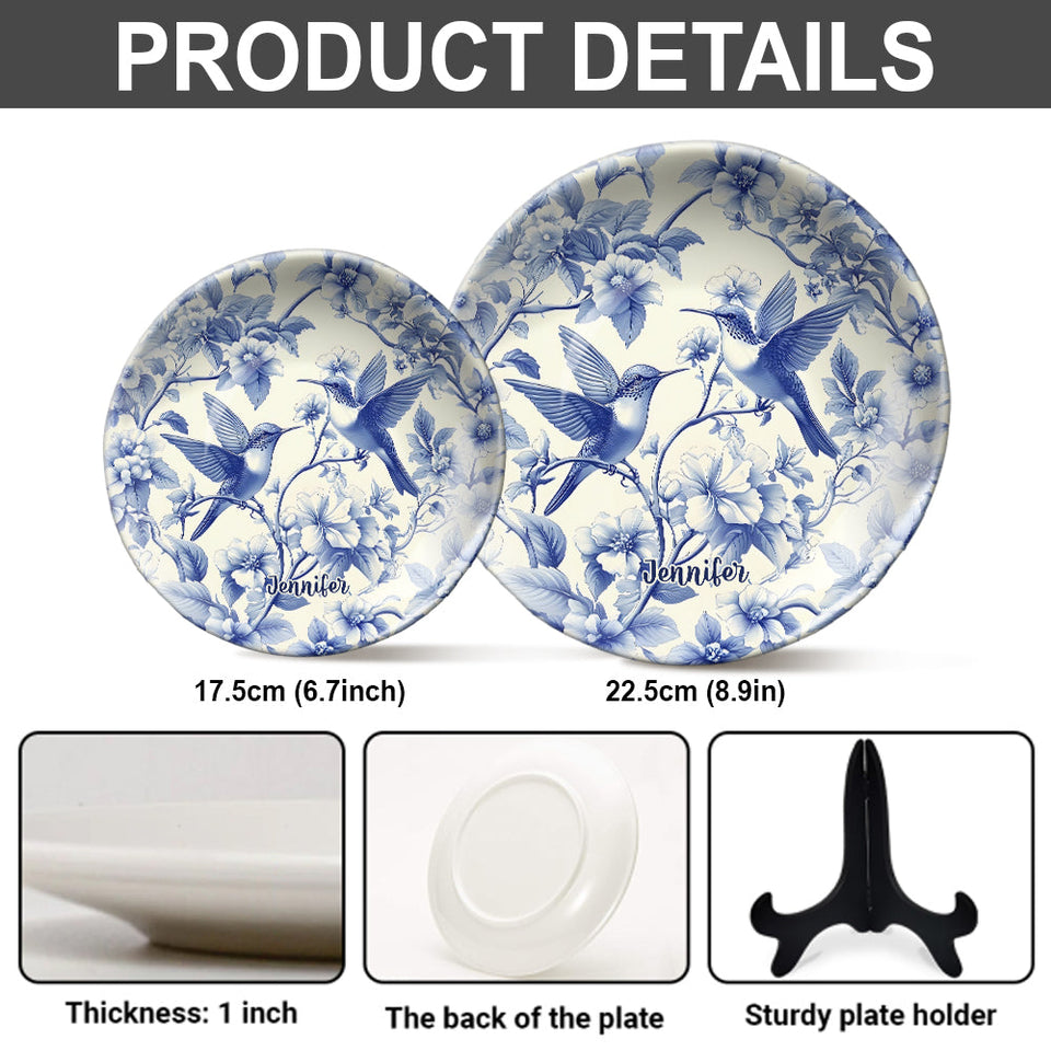 Assiette ronde en céramique personnalisée avec un magnifique motif Toile de Jouy colibri