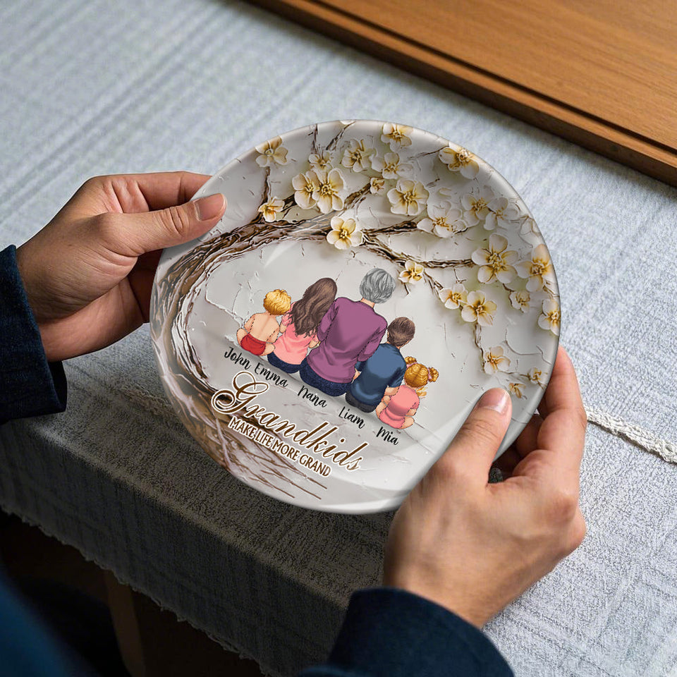 Les petits-enfants rendent la vie plus belle - Assiette ronde en céramique personnalisée pour grand-mère