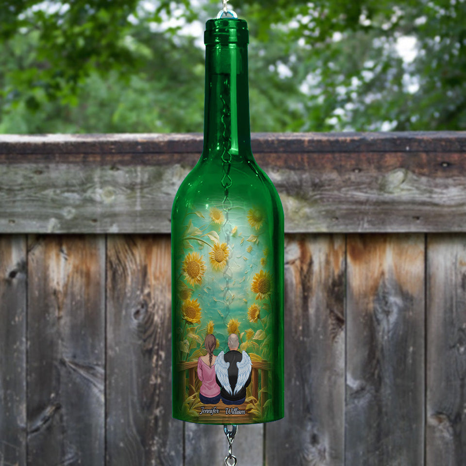 Écoutez le vent et pensez à moi - Carillon éolien personnalisé en forme de bouteille de vin commémorative