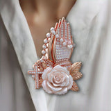 Mains en prière avec des roses - Broche chrétienne personnalisée