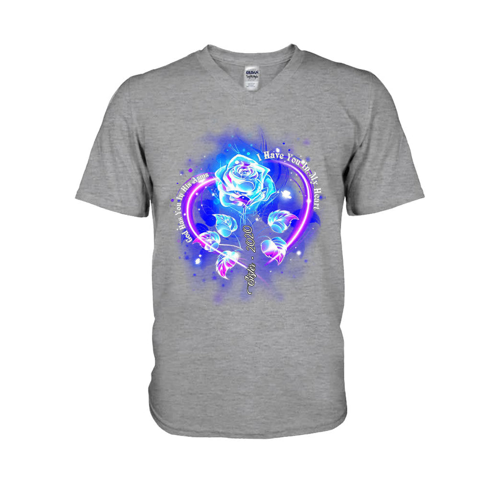 Dieu te tient dans ses bras, je te porte dans mon cœur - T-shirt et sweat à capuche personnalisés en hommage