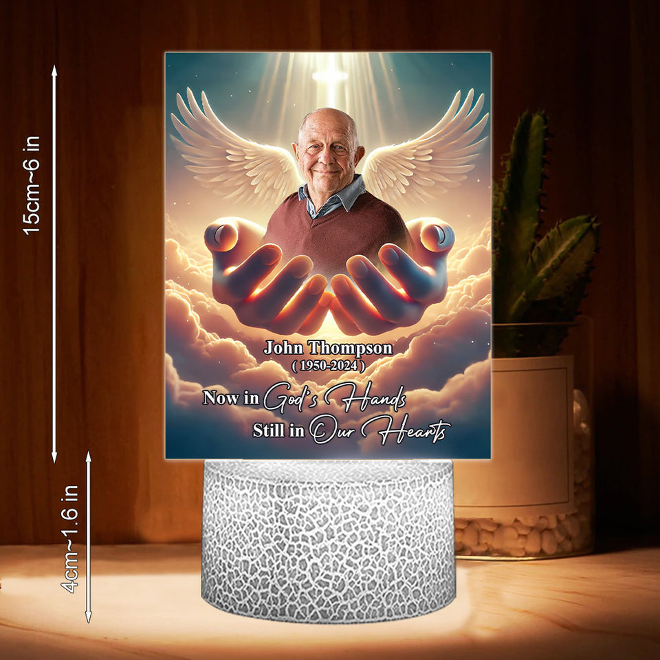 Maintenant entre les mains de Dieu, toujours dans nos cœurs - Plaque commémorative personnalisée avec socle lumineux