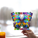 Dans cette maison, personne ne se bat seul - Attrape-soleil décoratif à suspendre à la fenêtre pour la sensibilisation à l'autisme 