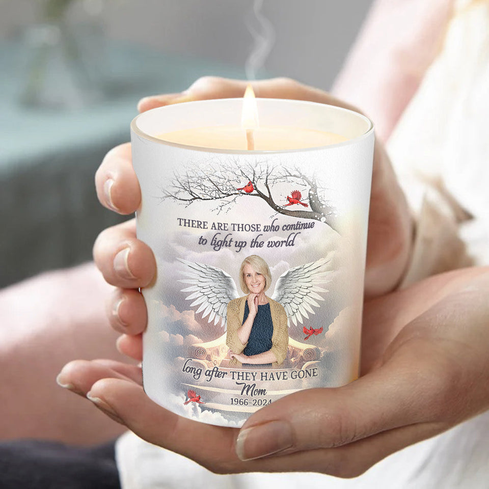 Illuminez le monde - Cadeau de sympathie - Bougie commémorative personnalisée avec couvercle en bois