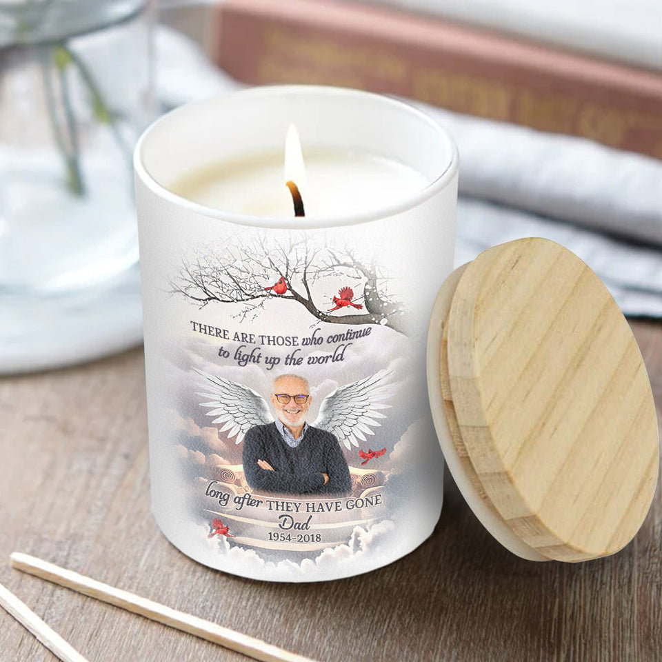 Illuminez le monde - Cadeau de sympathie - Bougie commémorative personnalisée avec couvercle en bois
